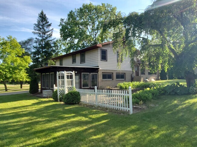 Rear View - 591 E Glenlord Rd