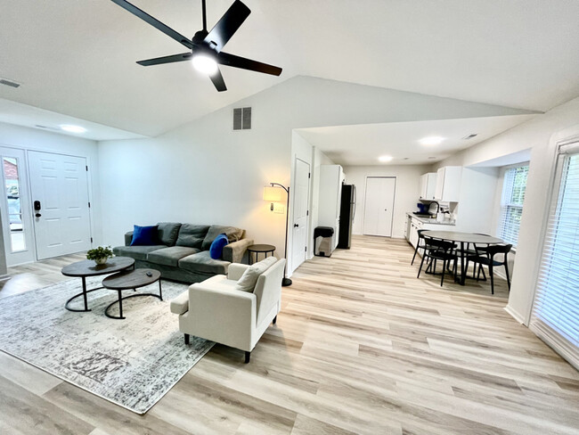 Photo - 3210 Oak Lawn Dr House