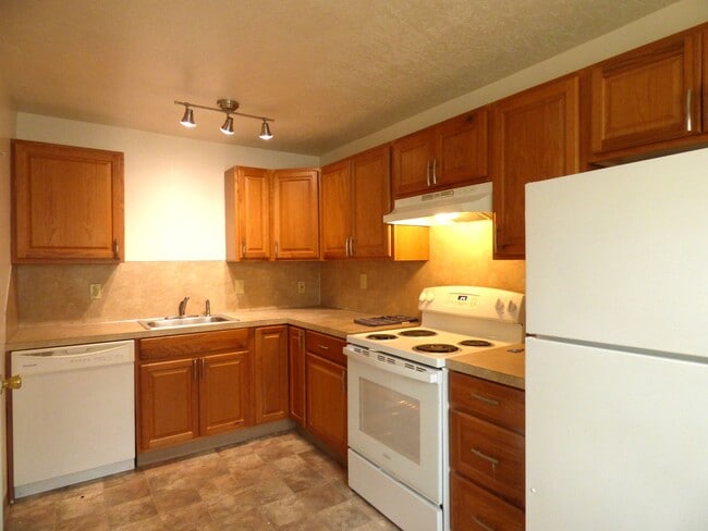 Building Photo - Rent Special: 1/2 Off January Rent!!  1 bed 1 bath Duplex near Bush Park! Unit 1189