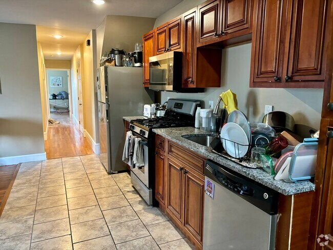 Building Photo - 93 Glen St Unit 2 Rental