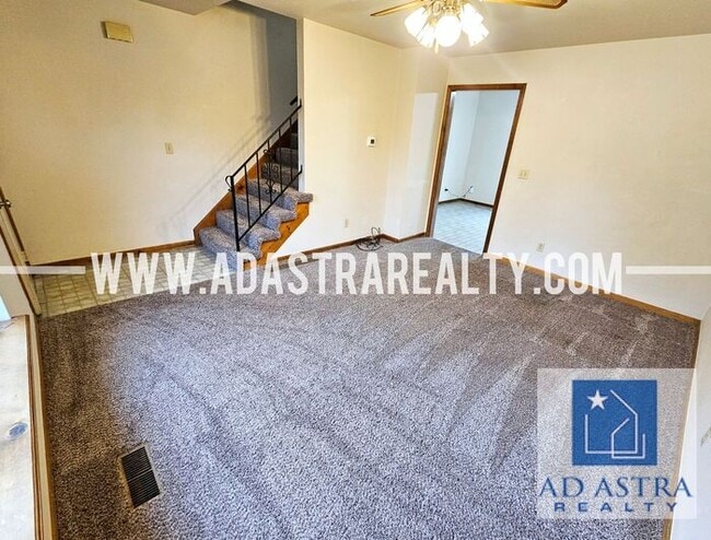 Photo - Beautiful Updated Duplex in Grandview-Available in MAY!!