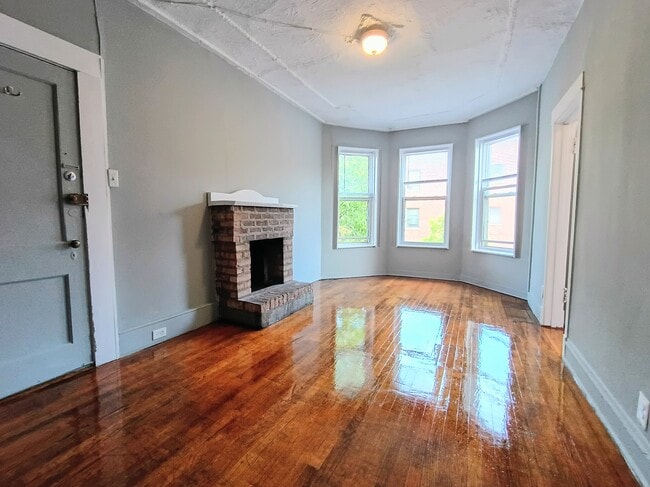 Living Room - 3508 N Broadway Unit 2