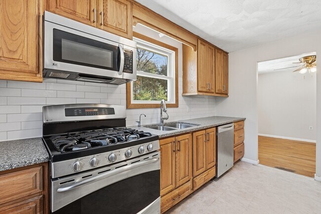 Photo - 43 Little John Dr