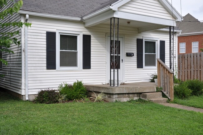 Building Photo - Now Pre-Leasing for Fall Semester 2026 Rental