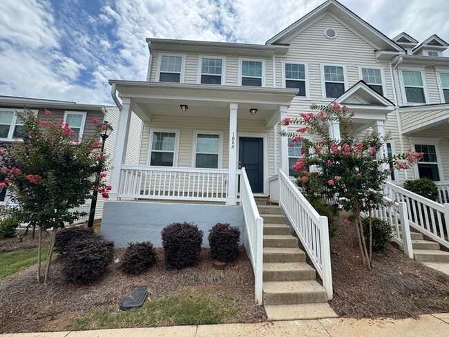 Charming 2 br 2.5 ba townhome covered fron... - Charming 2 br 2.5 ba townhome covered fron...