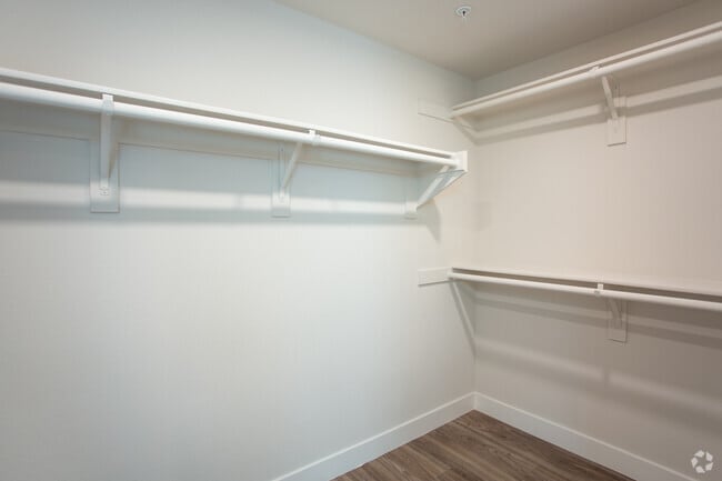 1BR, 1BA-790 SF