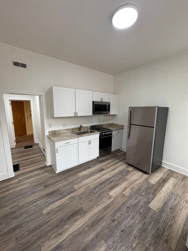 Building Photo - 412 8th St Unit 4