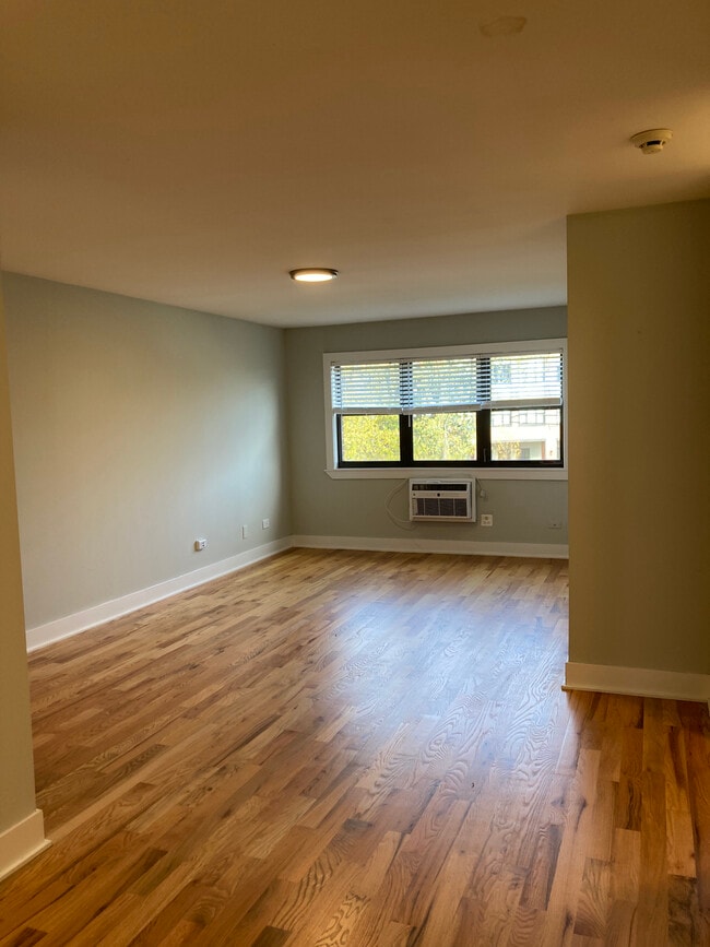 Building Photo - 696 Elm Pl Unit 300