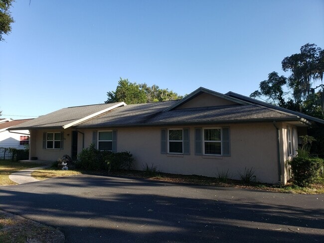 Building Photo - Adorable 2/1 - Walk to Downtown!!!!