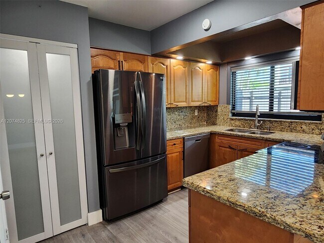 Photo - 6518 Kendale Lakes Dr