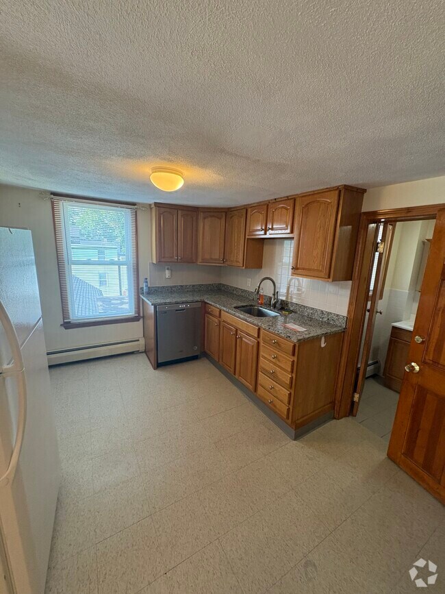 Building Photo - 22 8th St Unit 3 Rental