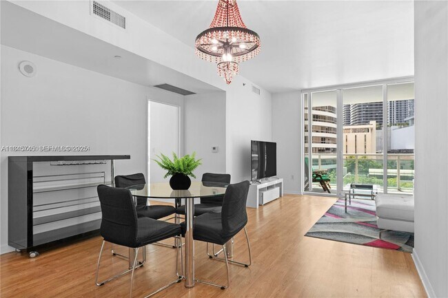 Photo - 950 Brickell Bay Dr Unit 501