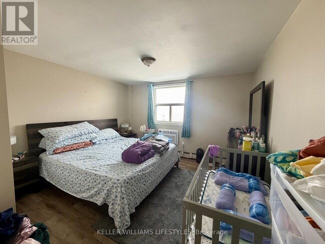 Photo - 931 Wonderland Rd S Unité 1002