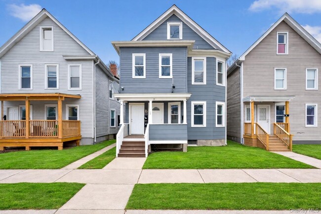 Building Photo - 148 Winnikee Ave Unit 2