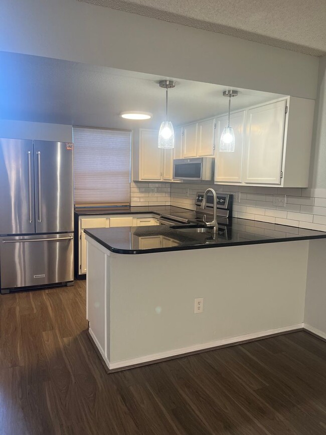 Building Photo - Conveniently Located & Move In Ready 2 Bed... Rental