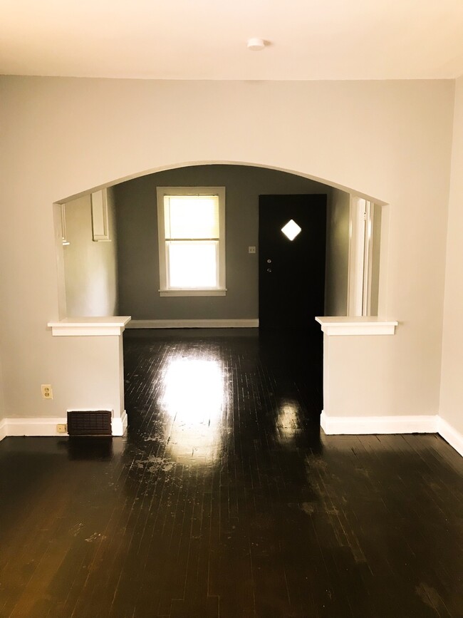 Photo - Beautiful 1+ bed S City Bungalow Central A/C Quiet Street