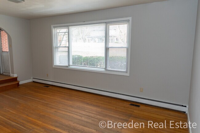 Photo - 300 Oakland Ave