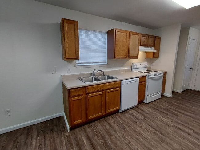 Building Photo - 15143 Deer Creek Dr Unit B