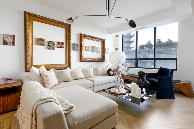 Building Photo - 20 Collier St