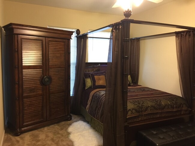 Guest Bedroom - 8290 Gate Pkwy W Unit 316