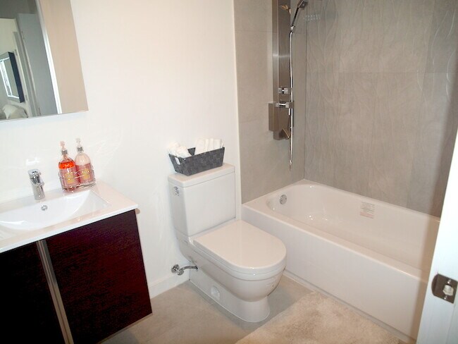 Photo - 551 Michigan Ave