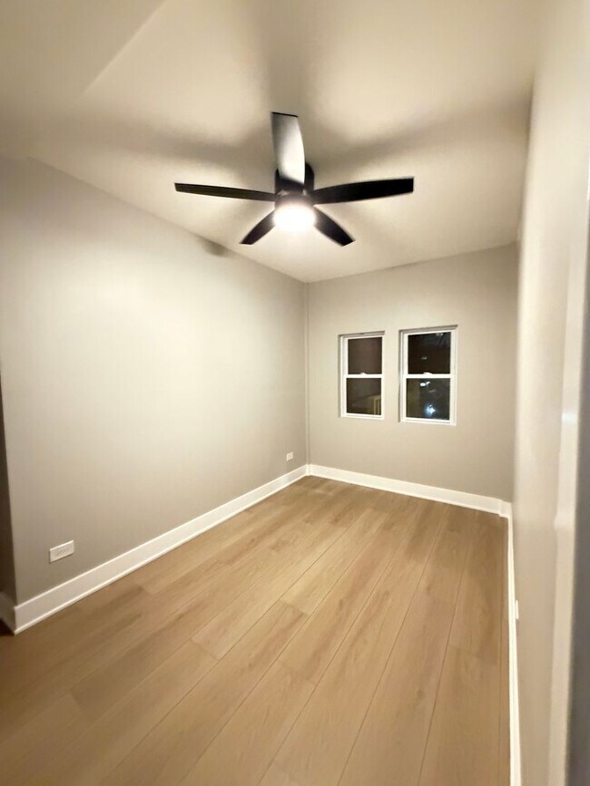 Photo - 6350 S St Lawrence Ave Unit 2