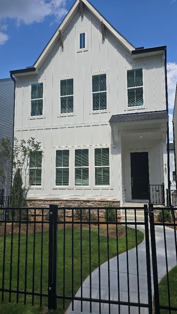 Building Photo - 787 Augusta Ave SE