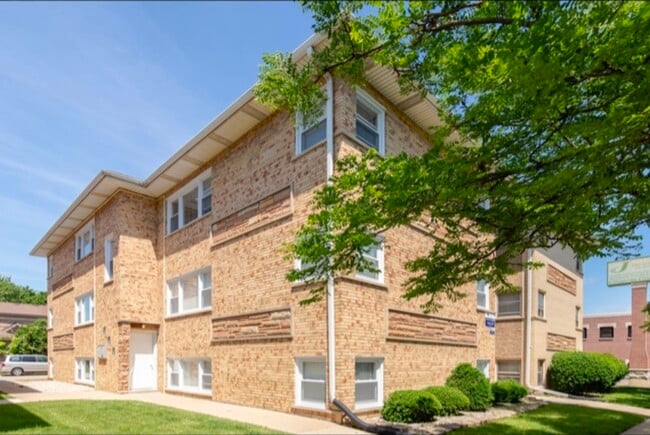 Building Photo - 4904 N Harlem Ave Unit BE