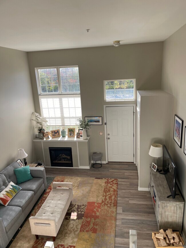 Photo - 1954 Lindsay Ln Unit Brentwood beauty