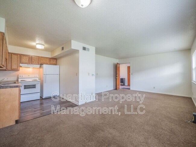 Photo - 1115 N College Dr