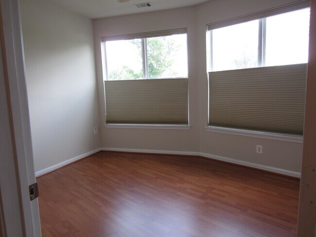 Bedroom Windows - 9480 Virginia Center Blvd Unidad 202