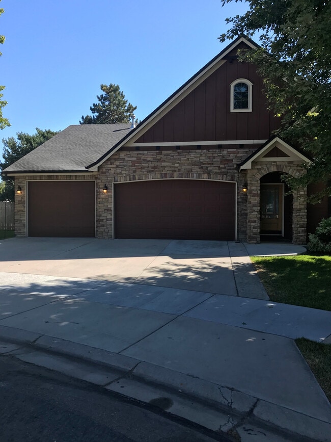 Photo - Beautiful home in Eagles Shadowridge subdivision