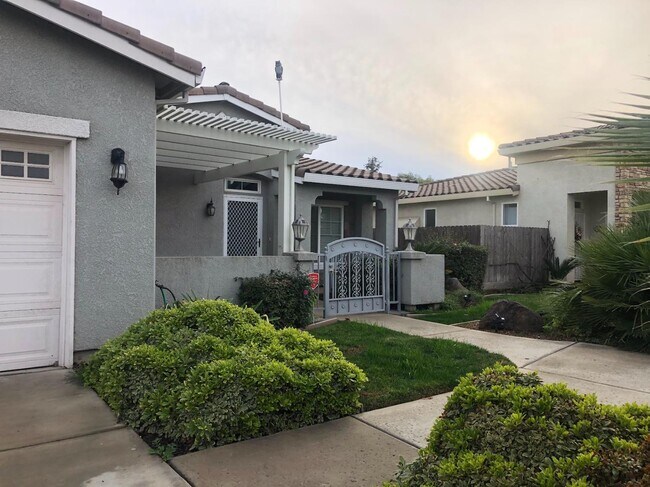 Photo - 1764 E Golden Way