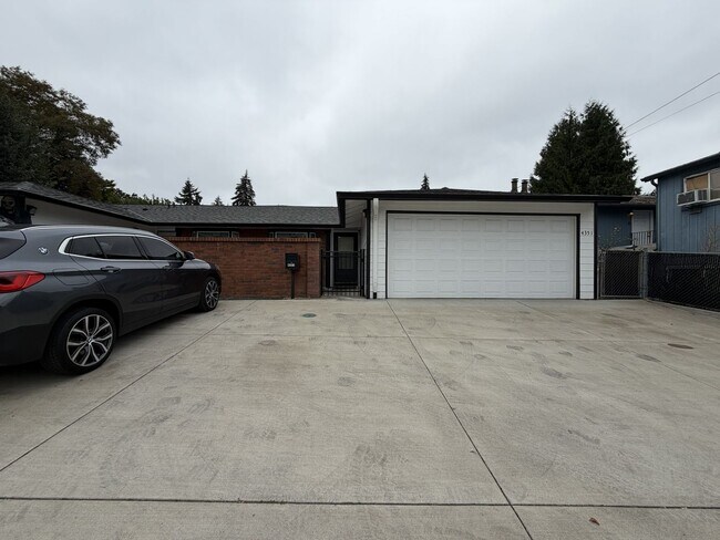 Building Photo - 4351 NE 82nd Ave Unit #4351
