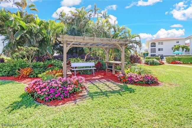 Building Photo - 5 High Point Cir W Unit 211