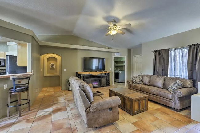 Photo - 2598 Rainbow Ave N