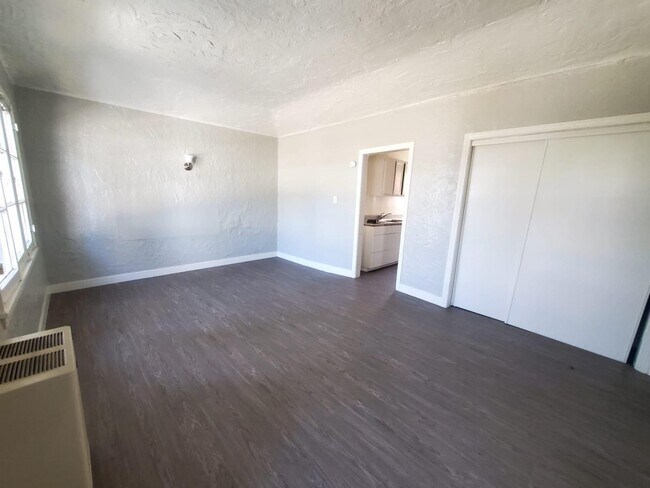 Photo - 2360 W. 18th St