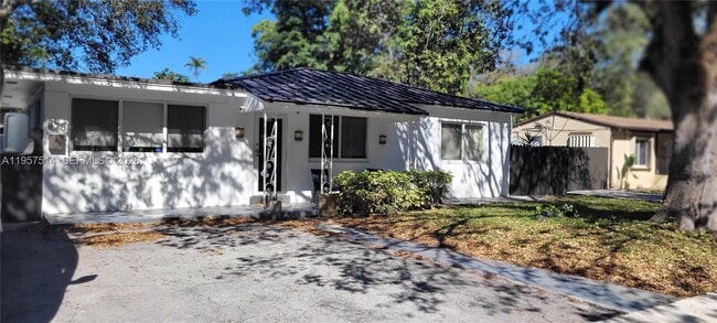 Building Photo - 875 NE 130th St