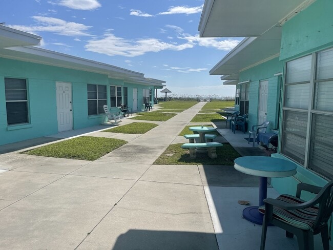 Building Photo - Direct ocean front 1 bedroom 1 bathroom Unit 5B