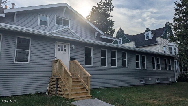 4 Ten Eyck Ave Unit 3