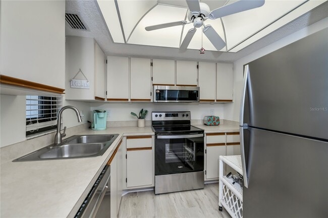 Photo - Oaks III - U201