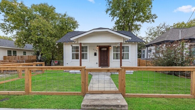 Building Photo - S OF COMMERCE TO MLK SA Rental