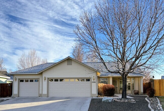 Building Photo - Gorgeous home in Chichester Estates