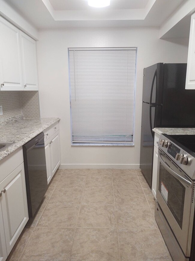 Photo - Lovely Condo for rent ( New Lower Price)