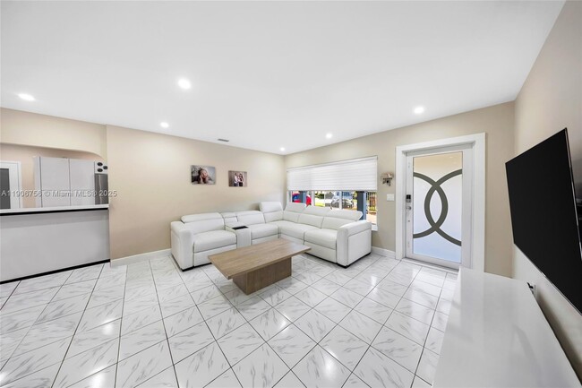 Photo - 490 W 33rd Pl