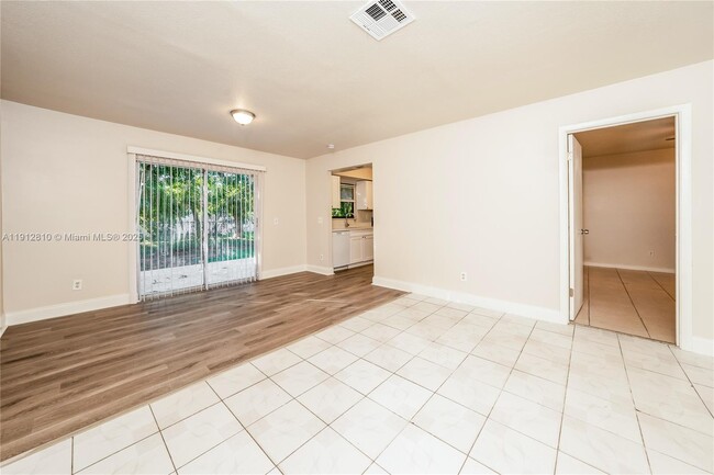 Photo - 586 Udell Ln