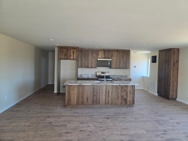 Photo - 1400 Edington Ave