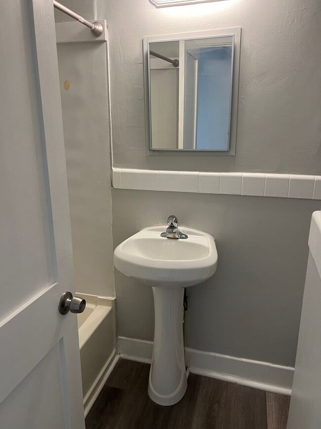 Photo - Lancaster City Large 4 bedroom