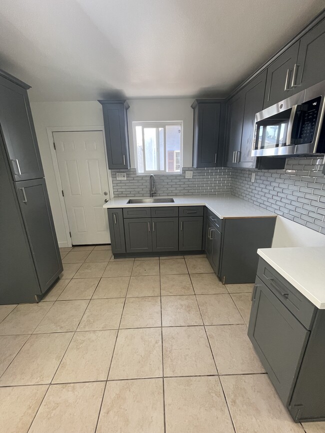 Building Photo - 4159 Naomi Ave