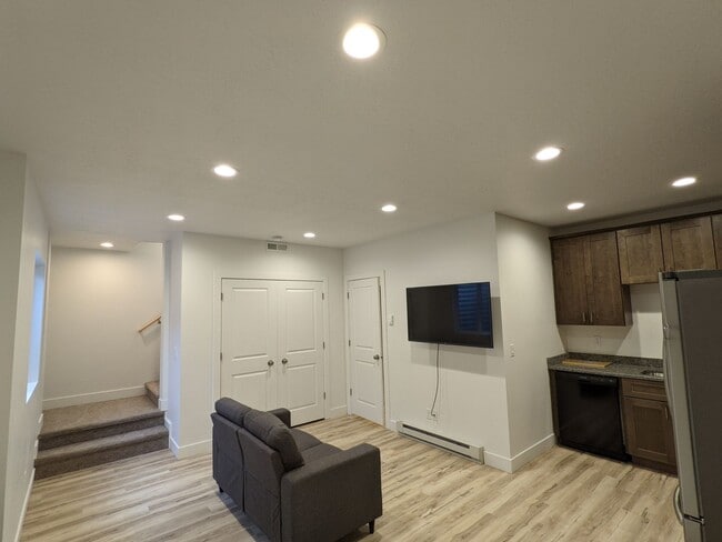 Building Photo - 578 Lewski Ln Unit 578 Lewski Lane Studio